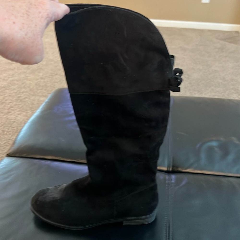 Tall cat and Jack boot